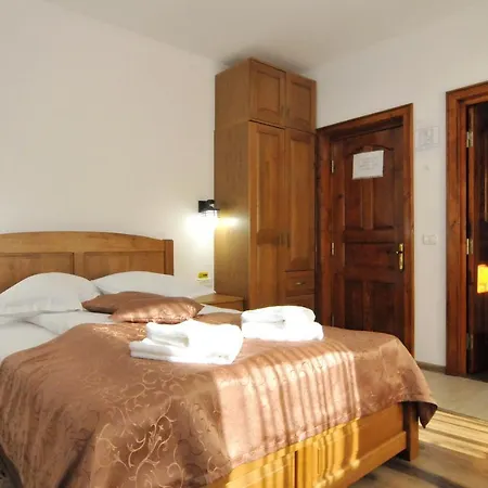 Guest house Pensiunea Manidum